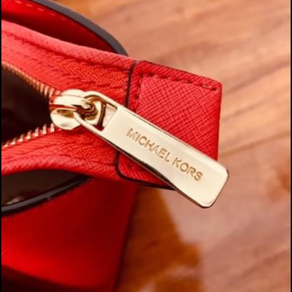 Michael Kors Tote in Mint Condition - Picture 6 of 7